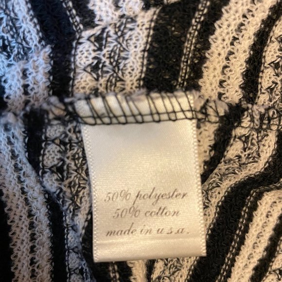 Black & White Geometric Pattern Cardigan - Picture 3 of 4